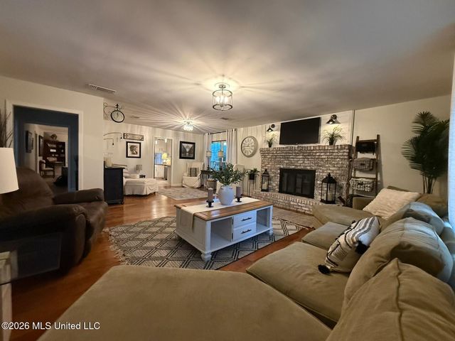 206 Boggs Circle, Long Beach, MS 39560