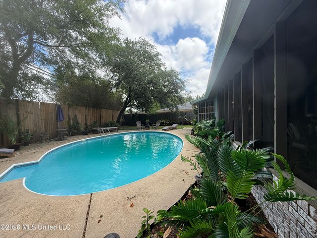 206 Boggs Circle, Long Beach, MS 39560