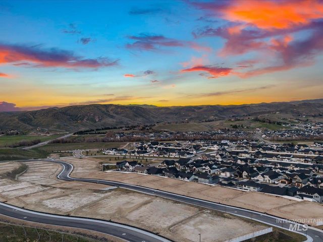 13682 N Farmstead Way, Boise, ID 83714