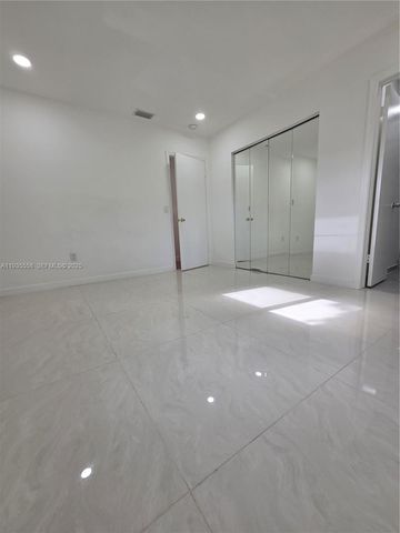 2851 NW 203rd Ln, Miami Gardens, FL 33056