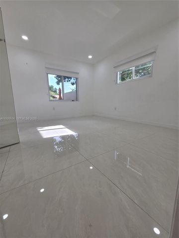 2851 NW 203rd Ln, Miami Gardens, FL 33056