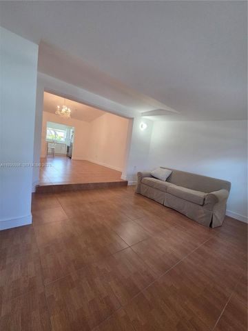 2851 NW 203rd Ln, Miami Gardens, FL 33056