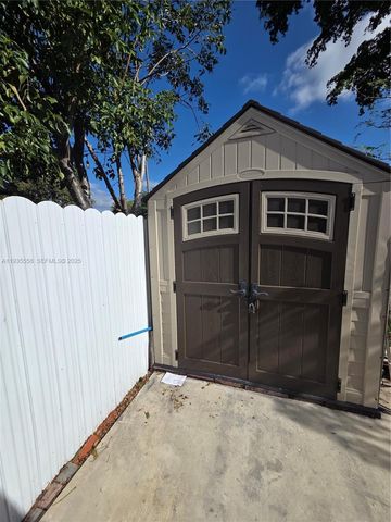 2851 NW 203rd Ln, Miami Gardens, FL 33056