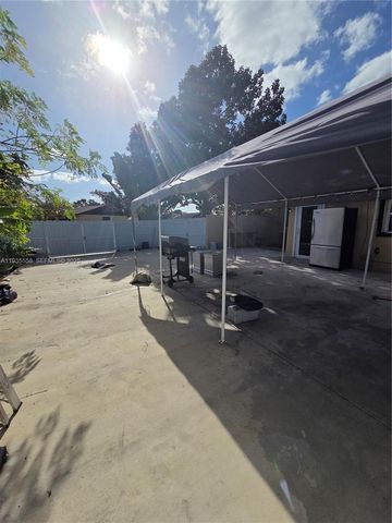 2851 NW 203rd Ln, Miami Gardens, FL 33056