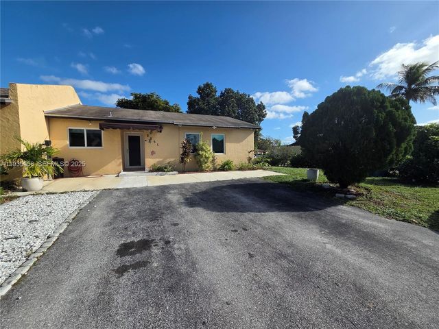 2851 NW 203rd Ln, Miami Gardens, FL 33056