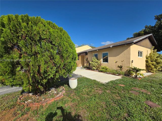 2851 NW 203rd Ln, Miami Gardens, FL 33056