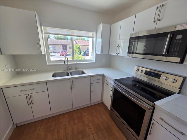 2851 NW 203rd Ln, Miami Gardens, FL 33056