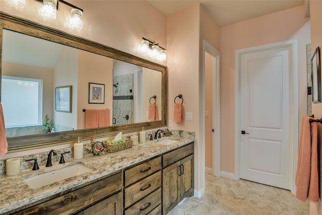 1453 Highland Park Circle, Granbury, TX 76048