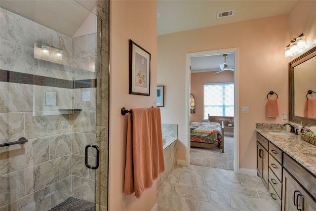 1453 Highland Park Circle, Granbury, TX 76048