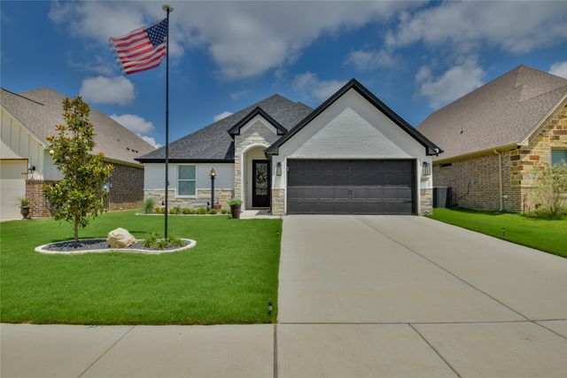 1453 Highland Park Circle, Granbury, TX 76048