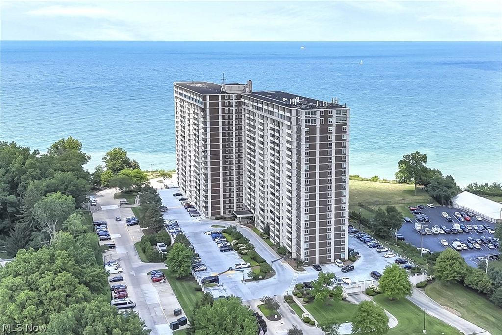 12900 Lake Avenue 812, Lakewood, OH 44107