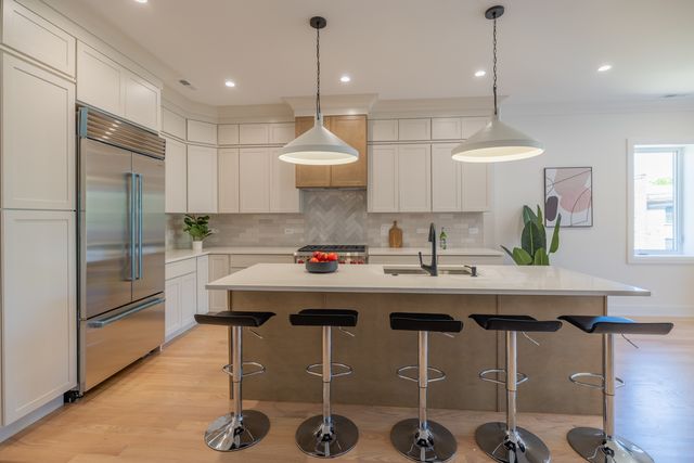 941 N Winchester Avenue 2, Chicago, IL 60622