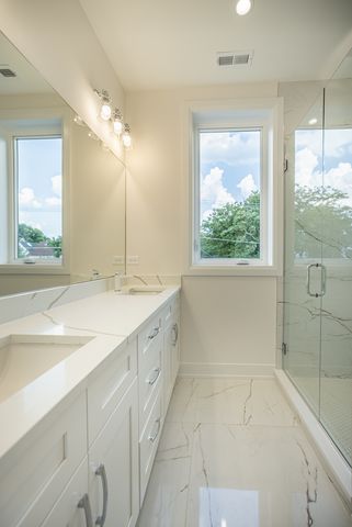 941 N Winchester Avenue 2, Chicago, IL 60622