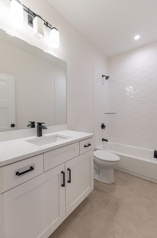 941 N Winchester Avenue 2, Chicago, IL 60622