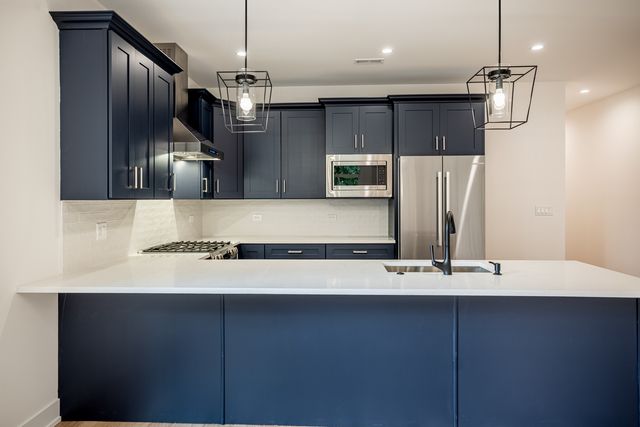 941 N Winchester Avenue 2, Chicago, IL 60622