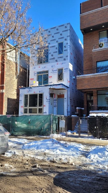 941 N Winchester Avenue 2, Chicago, IL 60622