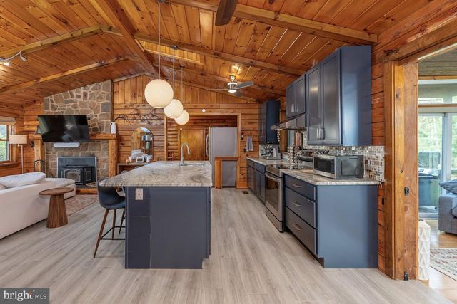 1069 CHEWS LANDING, Laurel Springs, NJ 08021