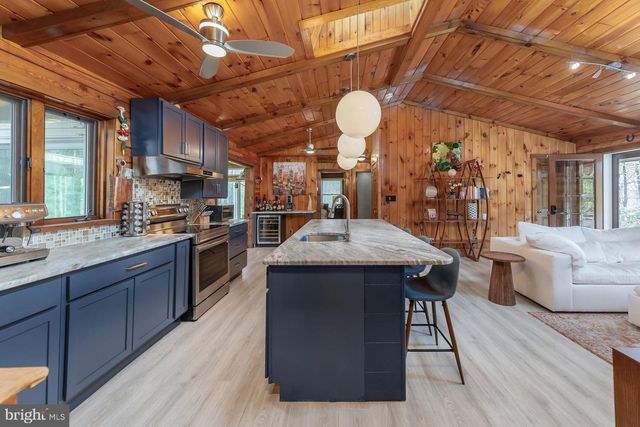 1069 CHEWS LANDING, Laurel Springs, NJ 08021