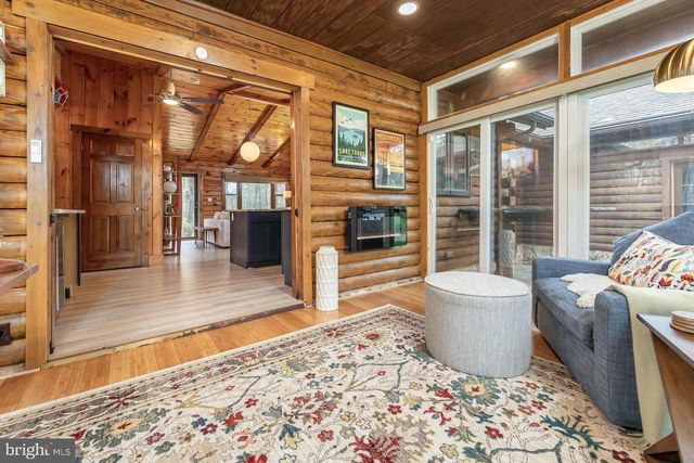 1069 CHEWS LANDING, Laurel Springs, NJ 08021