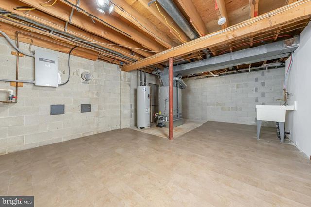 1069 CHEWS LANDING, Laurel Springs, NJ 08021