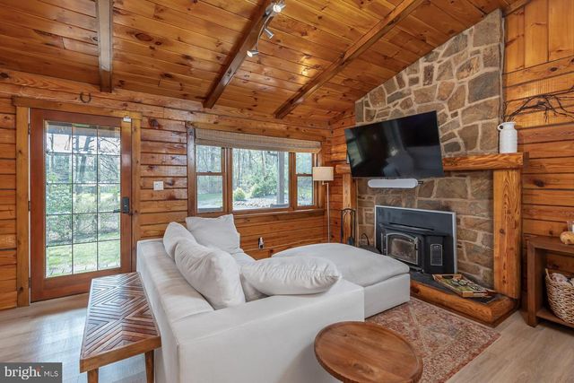 1069 CHEWS LANDING, Laurel Springs, NJ 08021