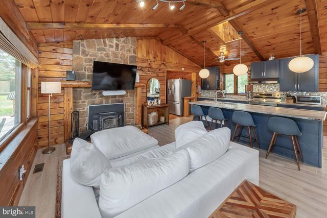 1069 CHEWS LANDING, Laurel Springs, NJ 08021