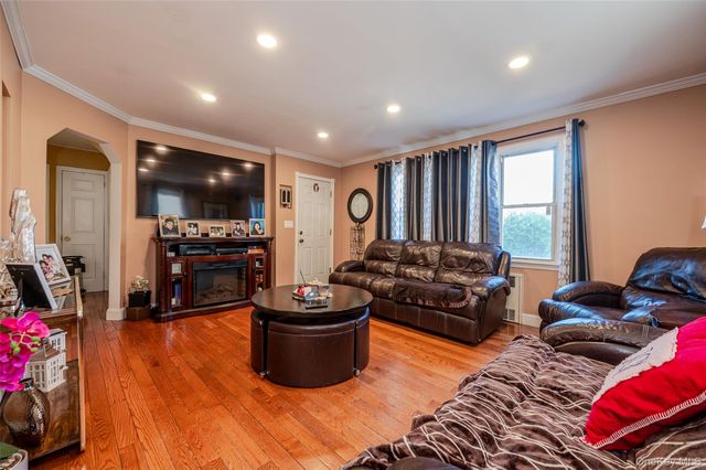 126 Scranton Avenue, Lynbrook, NY 11563