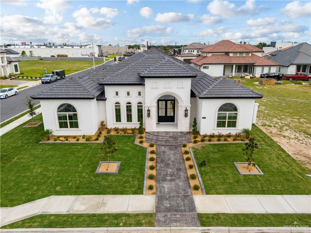 1800 S Queen Street, Edinburg, TX 78539