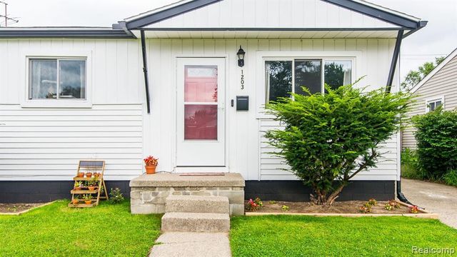 1203 Commonwealth Avenue, Ypsilanti Twp, MI 48198