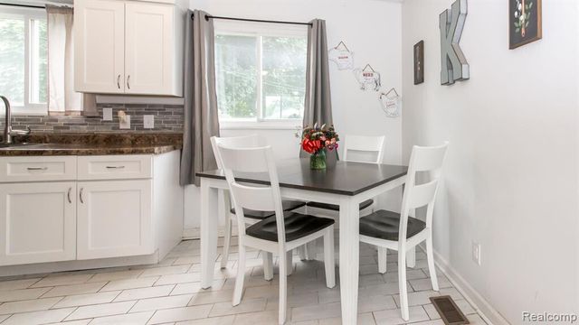 1203 Commonwealth Avenue, Ypsilanti Twp, MI 48198