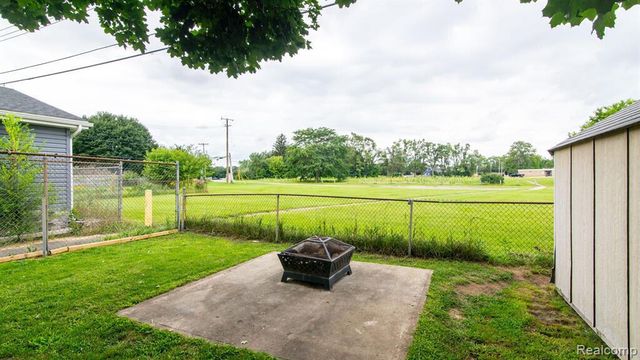 1203 Commonwealth Avenue, Ypsilanti Twp, MI 48198