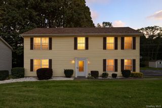 19 Hawk Lane, Poughkeepsie, NY 12601