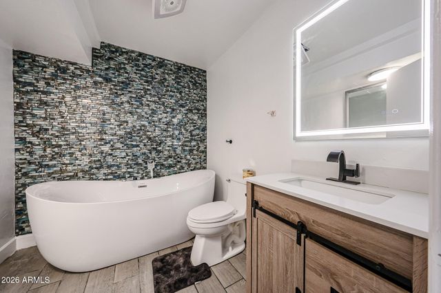 6608 W MERCER Lane, Glendale, AZ 85304