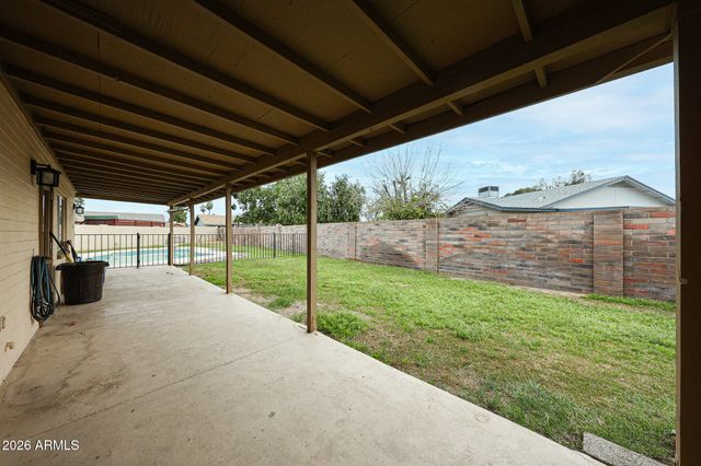 6608 W MERCER Lane, Glendale, AZ 85304