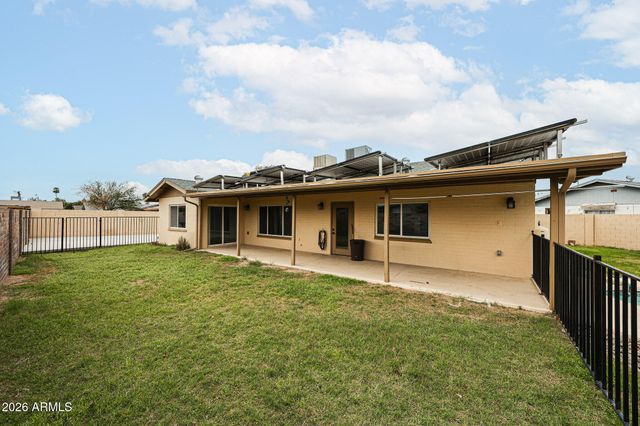 6608 W MERCER Lane, Glendale, AZ 85304