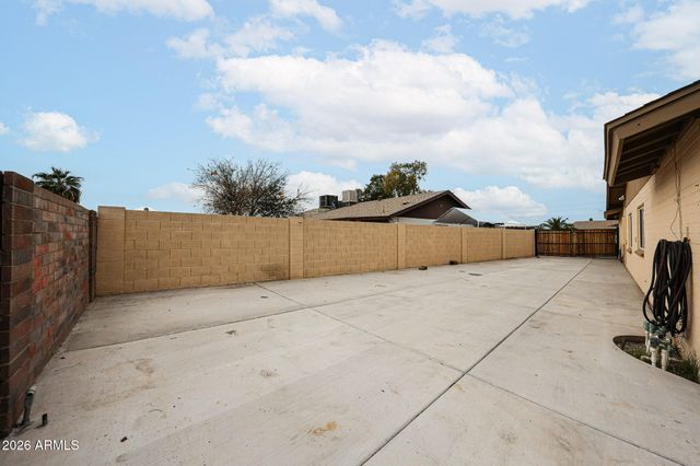 6608 W MERCER Lane, Glendale, AZ 85304