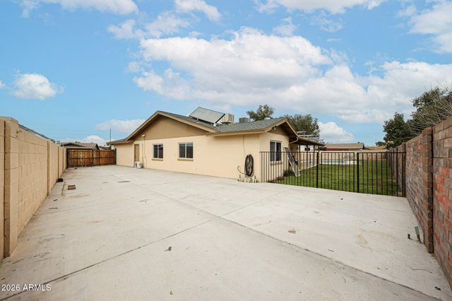 6608 W MERCER Lane, Glendale, AZ 85304