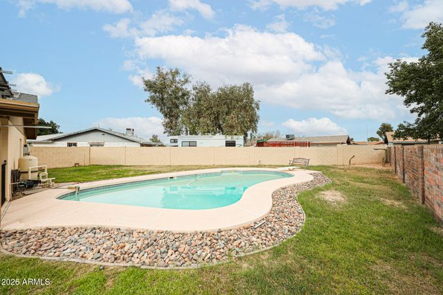 6608 W MERCER Lane, Glendale, AZ 85304