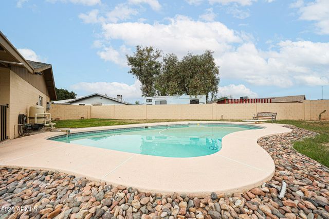 6608 W MERCER Lane, Glendale, AZ 85304