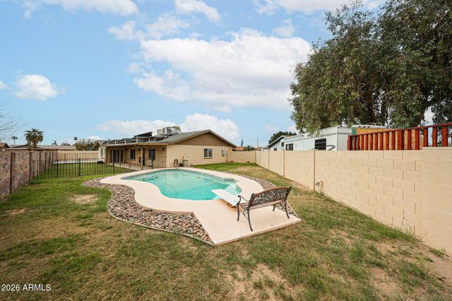 6608 W MERCER Lane, Glendale, AZ 85304