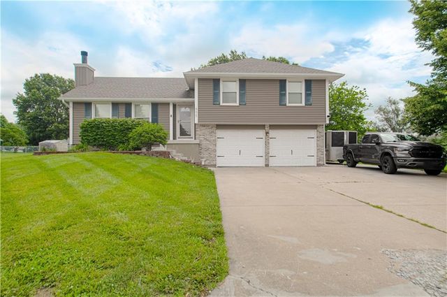 605 Meadow Court, Raymore, MO 64083