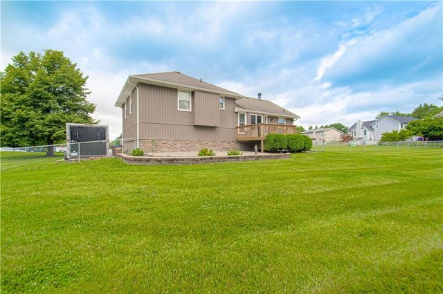 605 Meadow Court, Raymore, MO 64083
