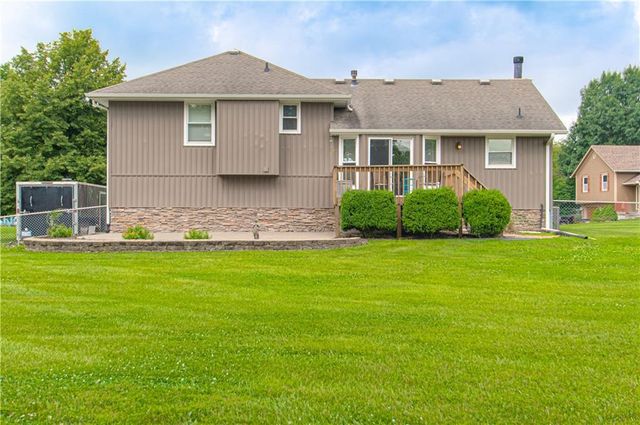 605 Meadow Court, Raymore, MO 64083