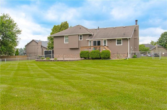 605 Meadow Court, Raymore, MO 64083