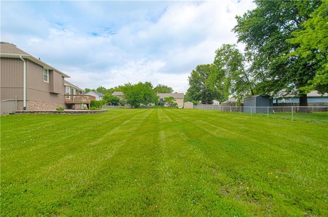 605 Meadow Court, Raymore, MO 64083