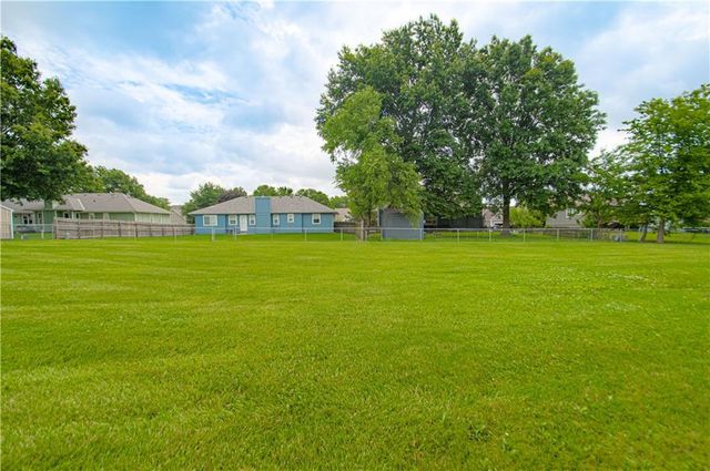 605 Meadow Court, Raymore, MO 64083