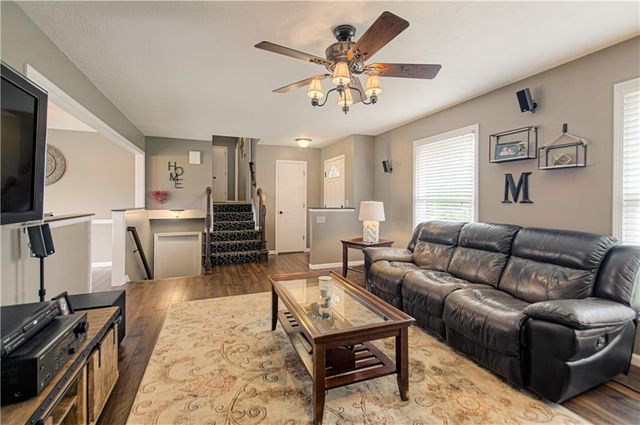 605 Meadow Court, Raymore, MO 64083