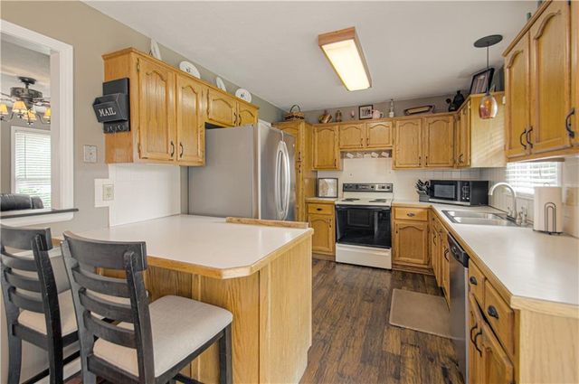 605 Meadow Court, Raymore, MO 64083