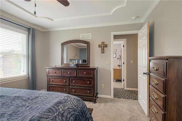 605 Meadow Court, Raymore, MO 64083
