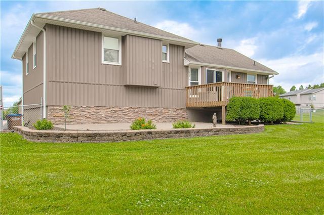 605 Meadow Court, Raymore, MO 64083